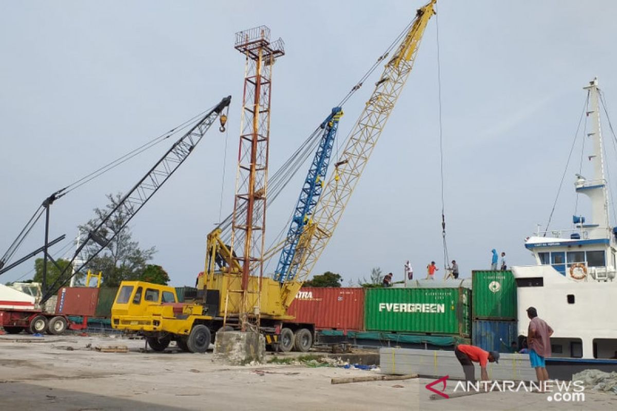 Peti kemas di Pelabuhan Tanjung Pandan turun akibat pandemi COVID-19