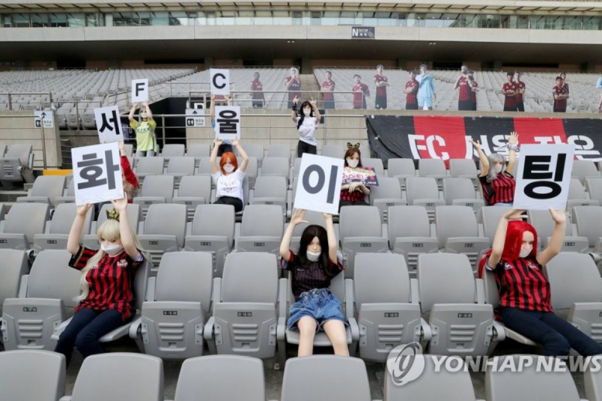 Terkait penempatan boneka seks di tribun penonton, Klub FC Seoul dianggap mempermalukan suporter wanita