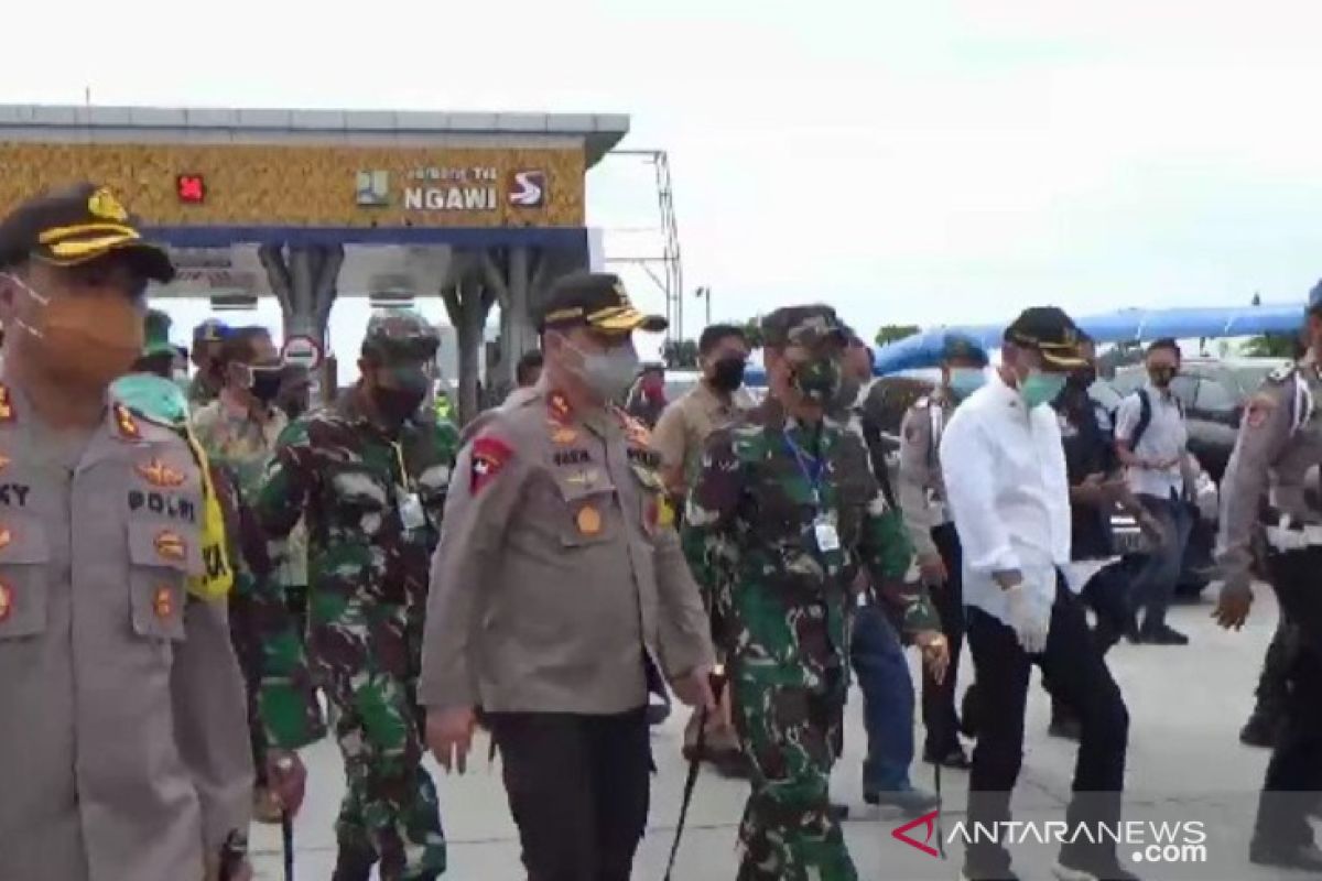 Kapolda Jatim-Pandam Brawijaya pantau arus mudik di jalur tol Ngawi