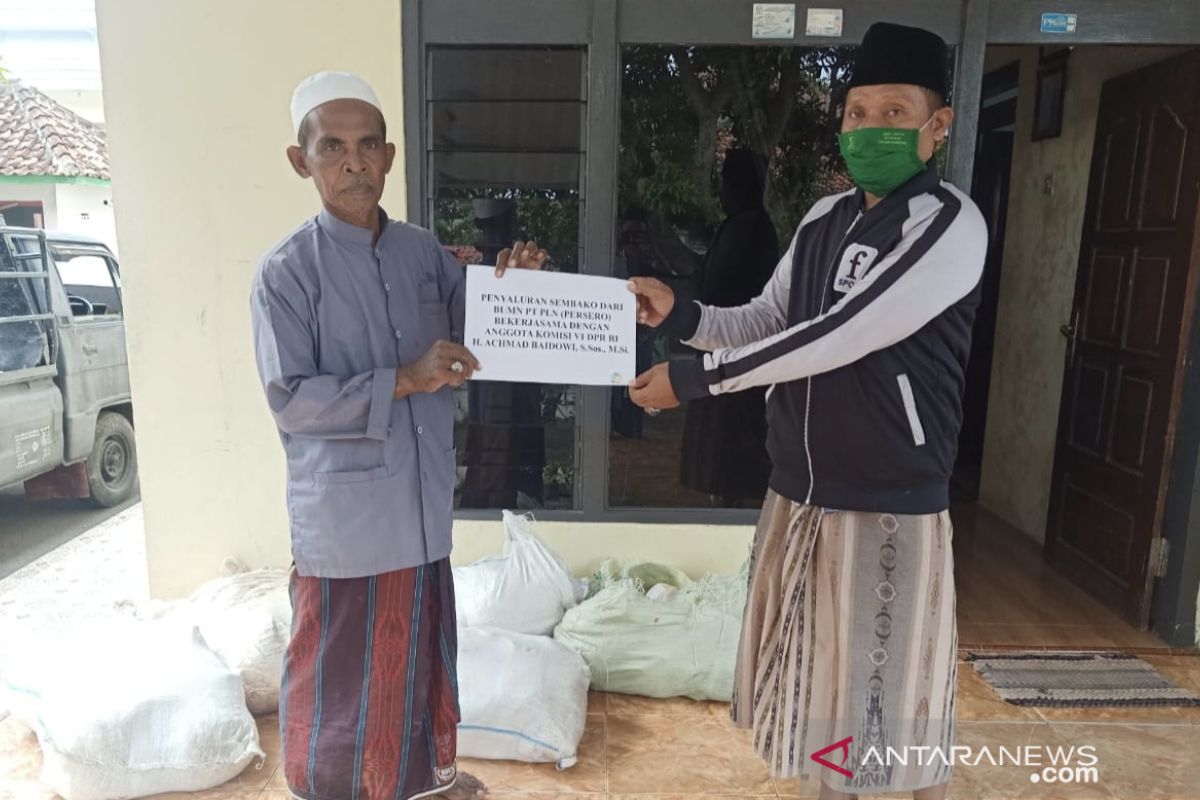 Anggota DPR RI Dapil Jatim XI salurkan 15.000 paket sembako di Madura