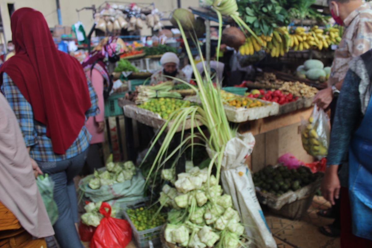Warga Bandarlampung serbu pasar beli 