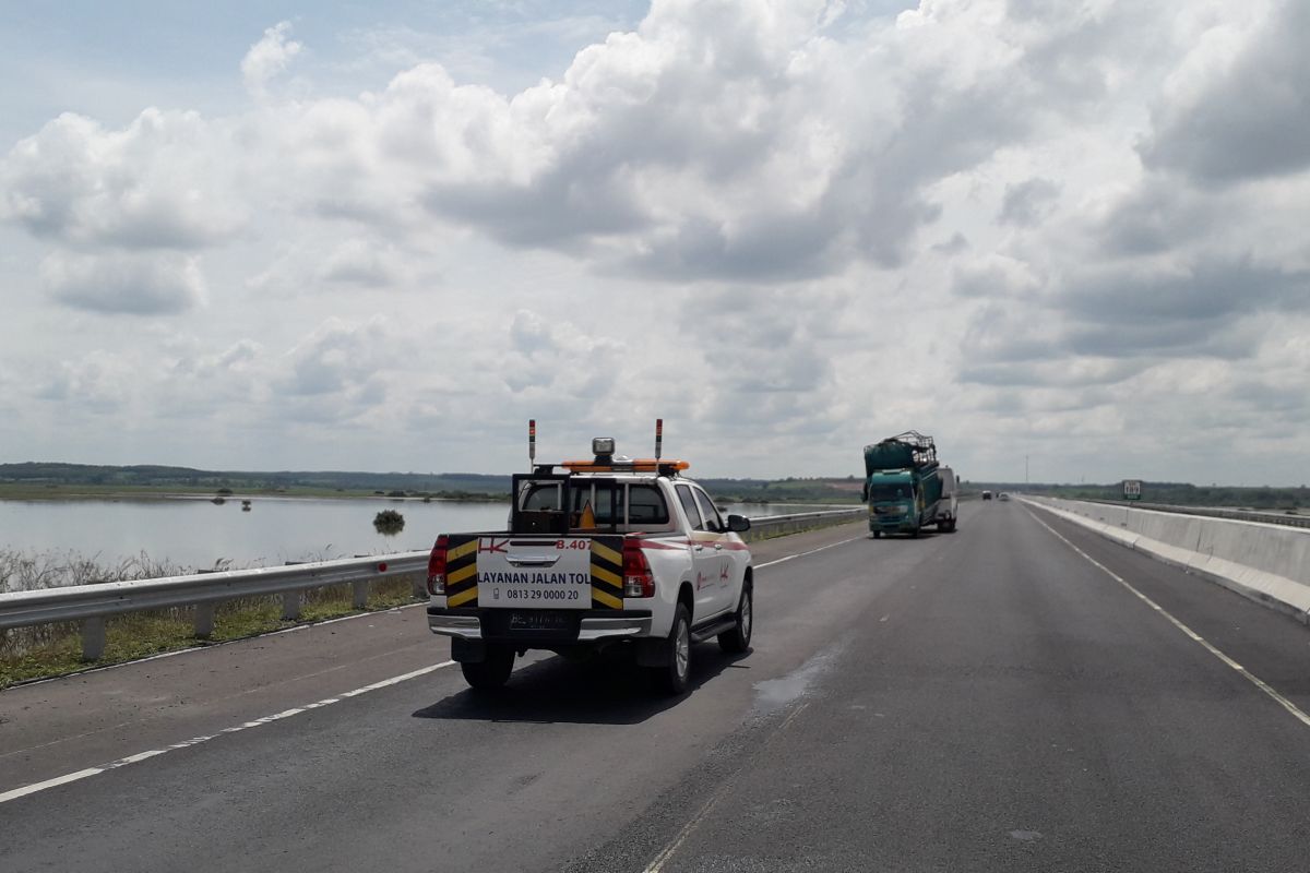 Jalan tol Trans Sumatera didominasi truk dan kendaraan logistik