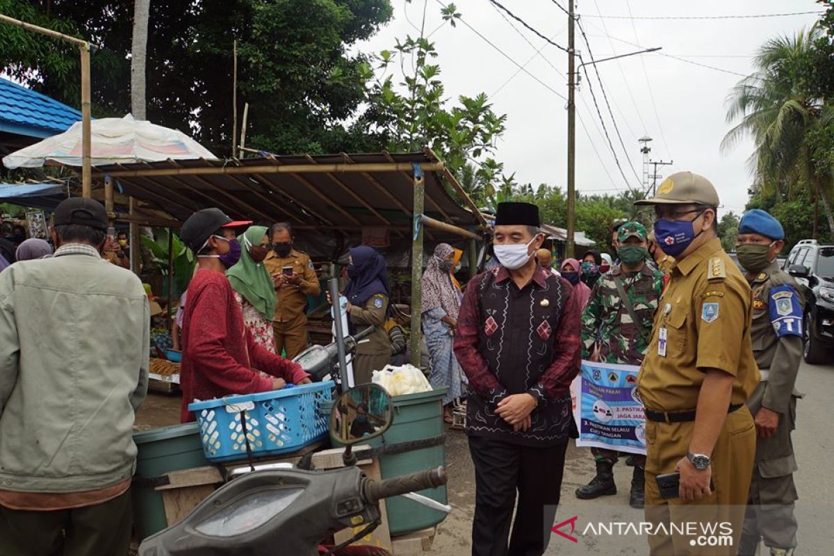 Pejabat di HSS diminta  awasi pemakaian masker dan jaga jarak di pasar