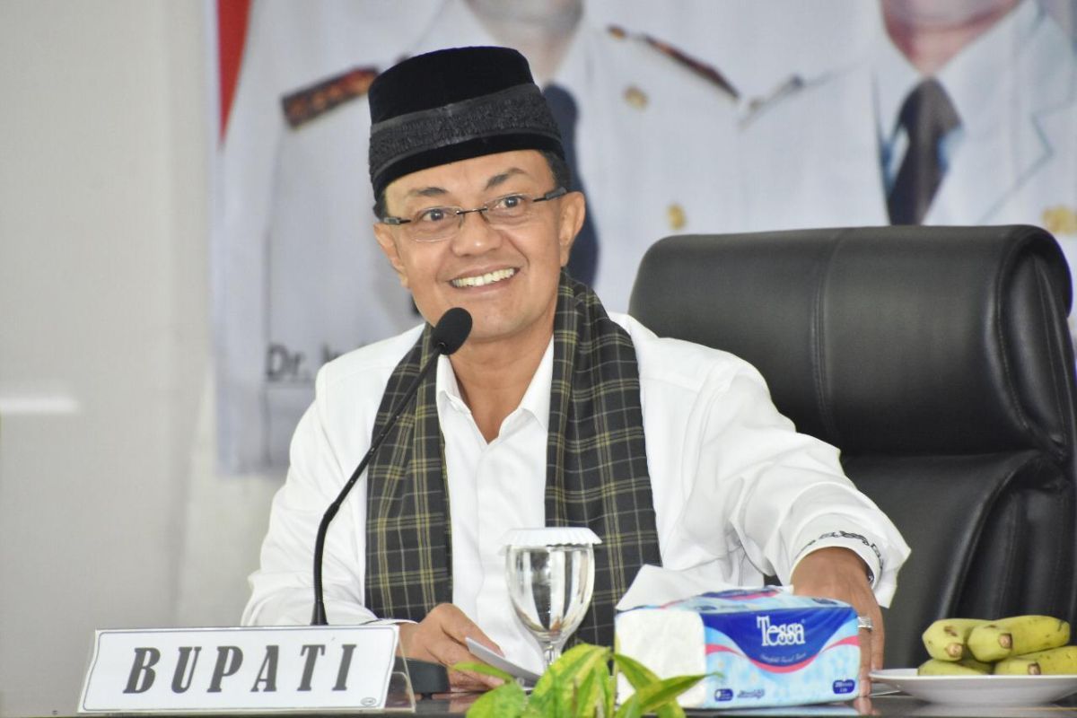 Bupati Agam imbau tidak melaksanakan shalat Idul Fitri berjamaah di masjid dan lapangan