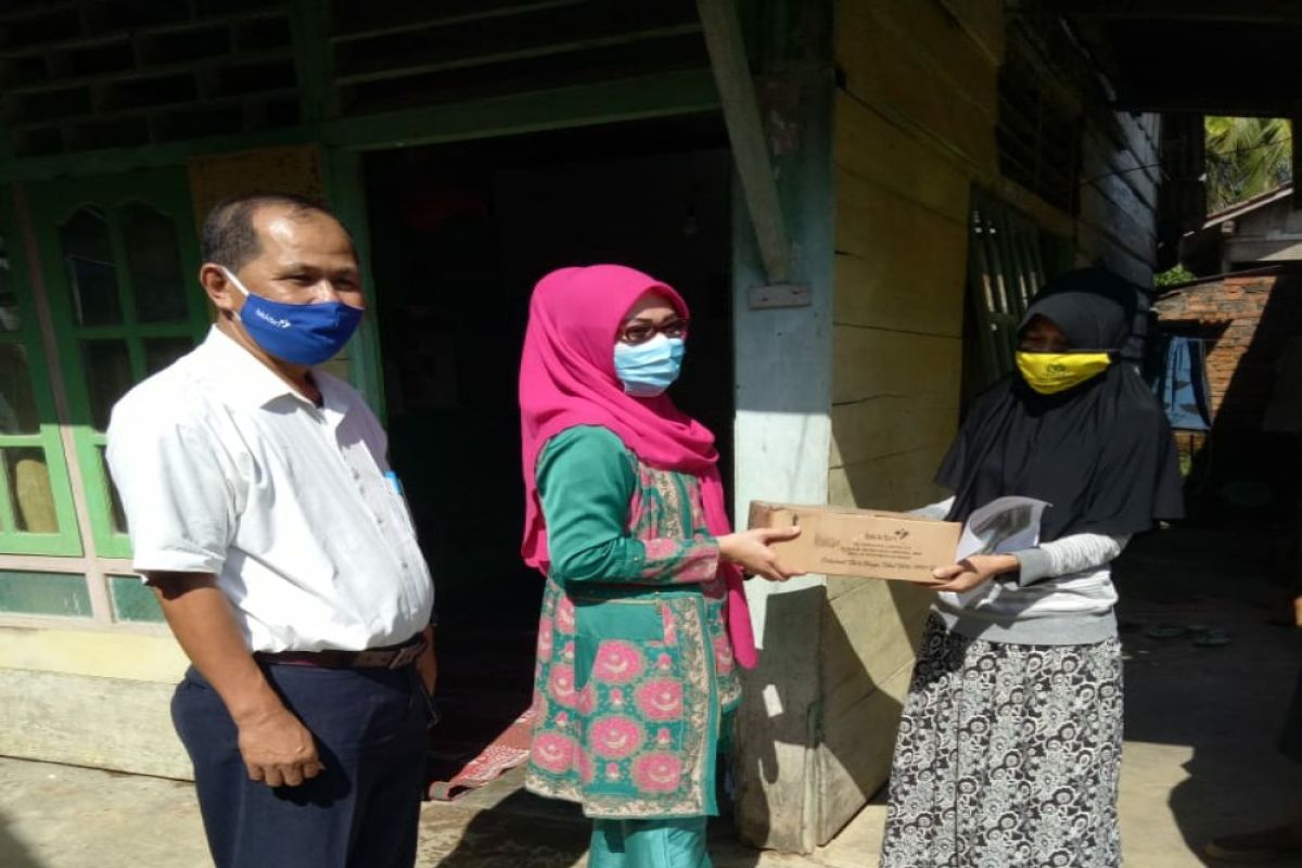 BKKBN Jambi sapa dan salurkan bantuan 1.000 paket sembako untuk warga