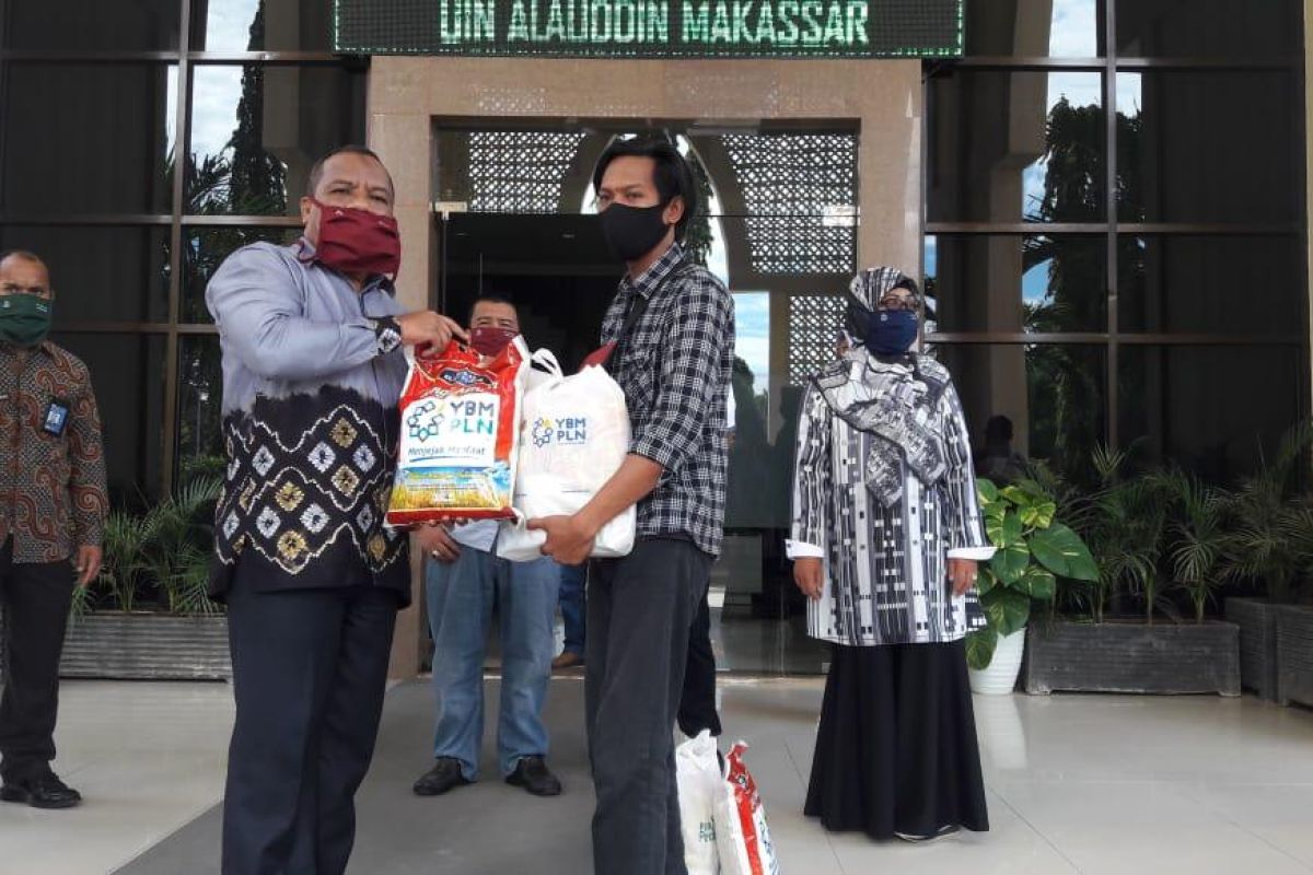 UPZ Baznas UIN Alauddin salurkan zakat fitrah kepada tenaga harian kampus