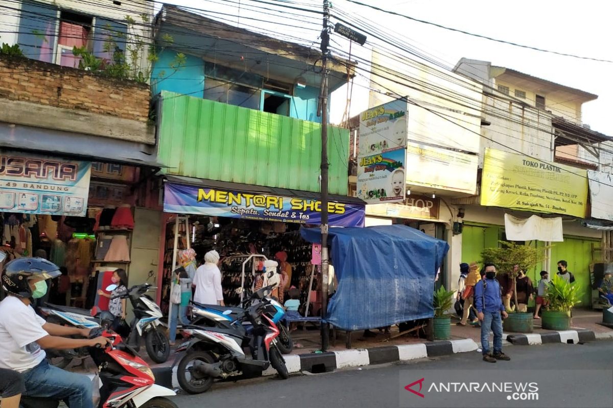 Satpol PP Bandung akui banyak pedagang "kucing-kucingan" dekat Lebaran
