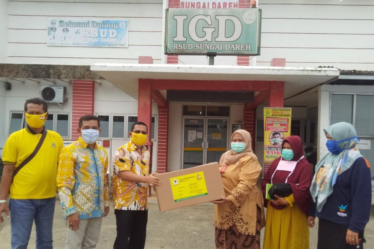 Golkar Dharmasraya bantu APD tenaga medis RSUD Sungai Dareh