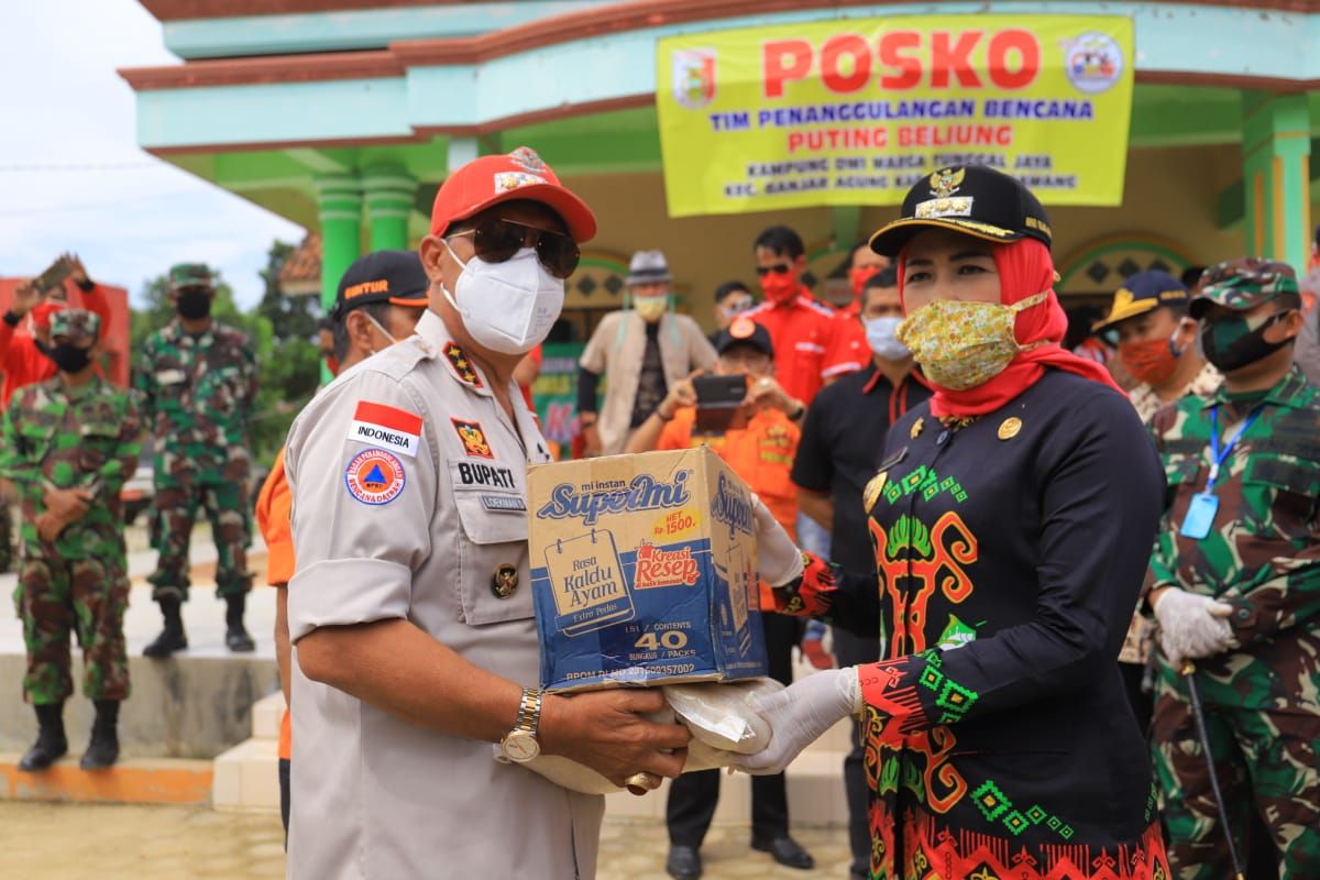 Bupati Lampung Tengah bantu warga Tulangbawang korban puting beliung