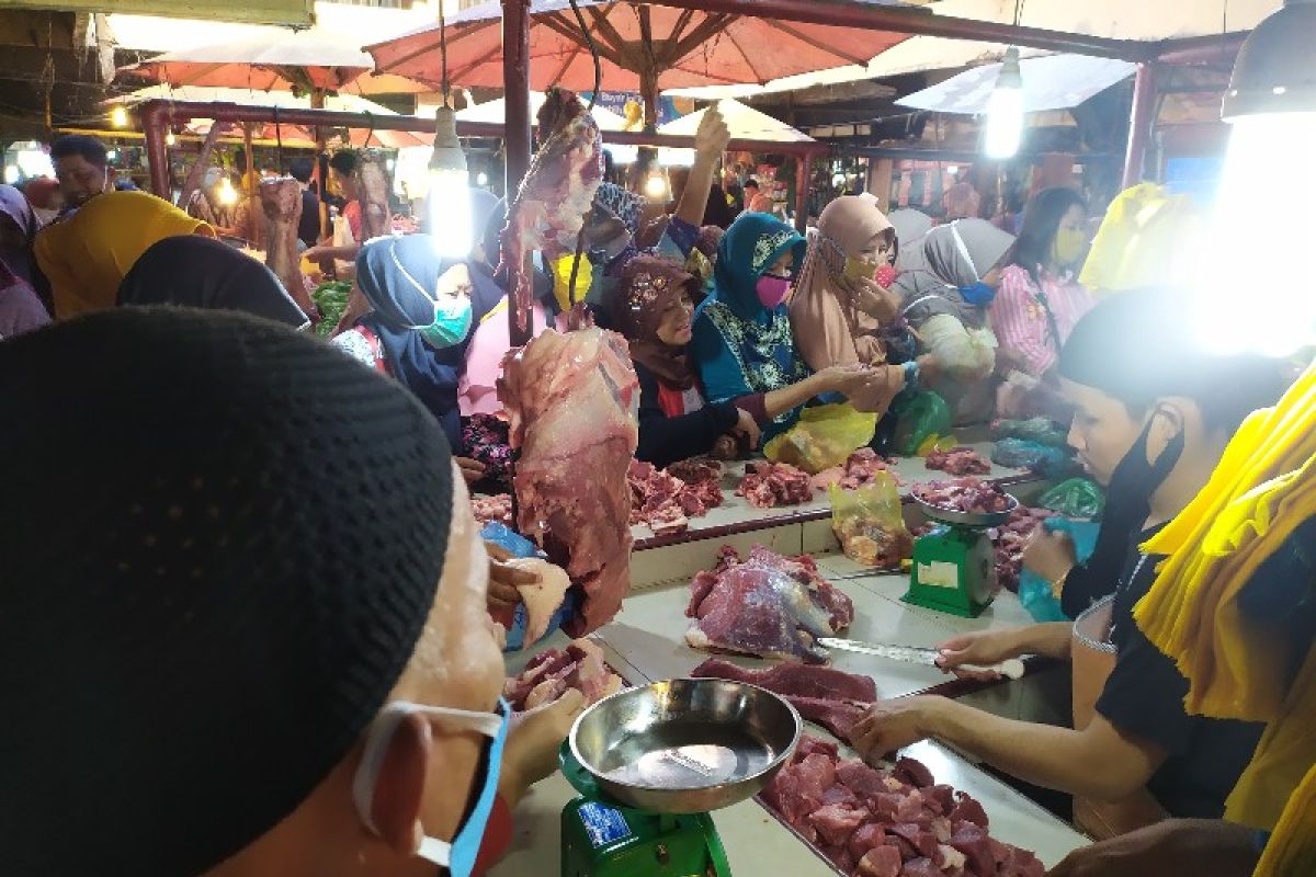 Dua hari jelang Lebaran,  harga daging lembu dan ayam di Pematangsiantar naik