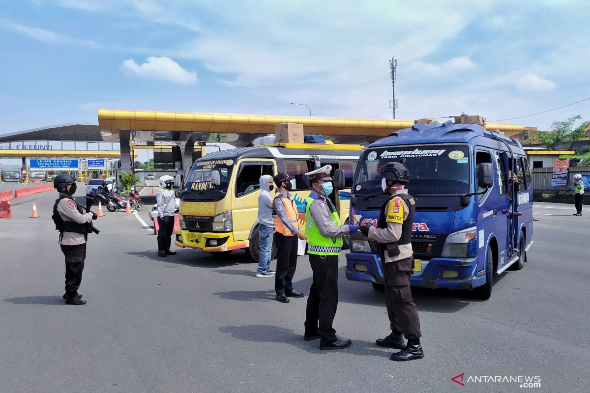 Jelang Lebaran, 102 kendaraan pemudik diminta putar balik di GT Cileunyi