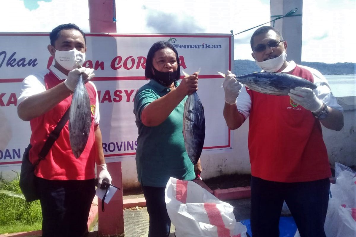DKP Maluku bagikan gratis 2,5 ton ikan jelang Idul Fitri 1441 H