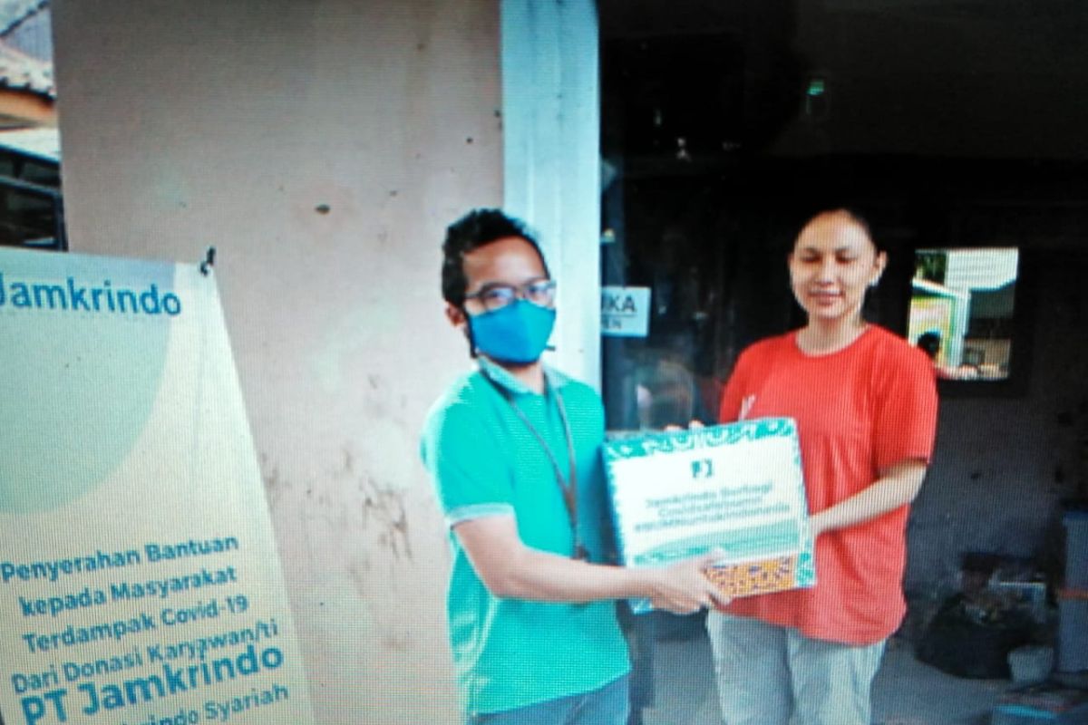 Jamkrindo Tangerang berikan bahan pokok UMKM terdampak COVID-19