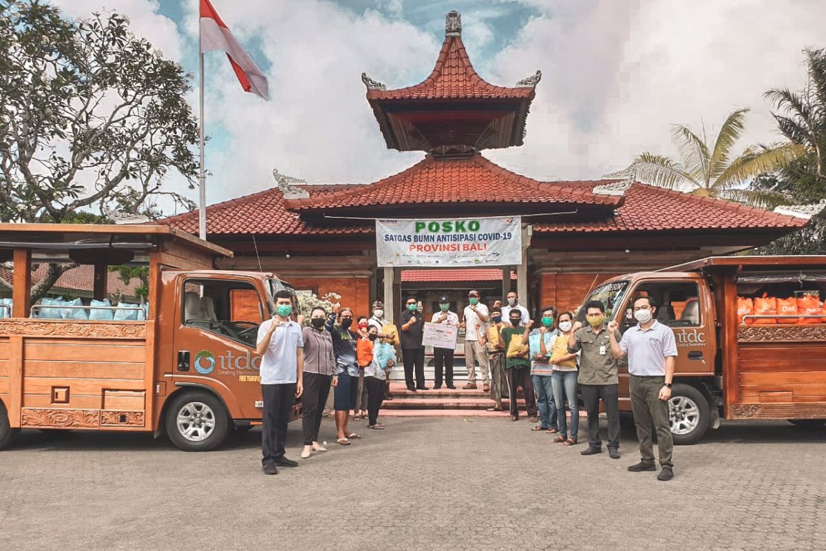 ITDC bagikan paket sembako untuk masyarakat terdampak COVID -19