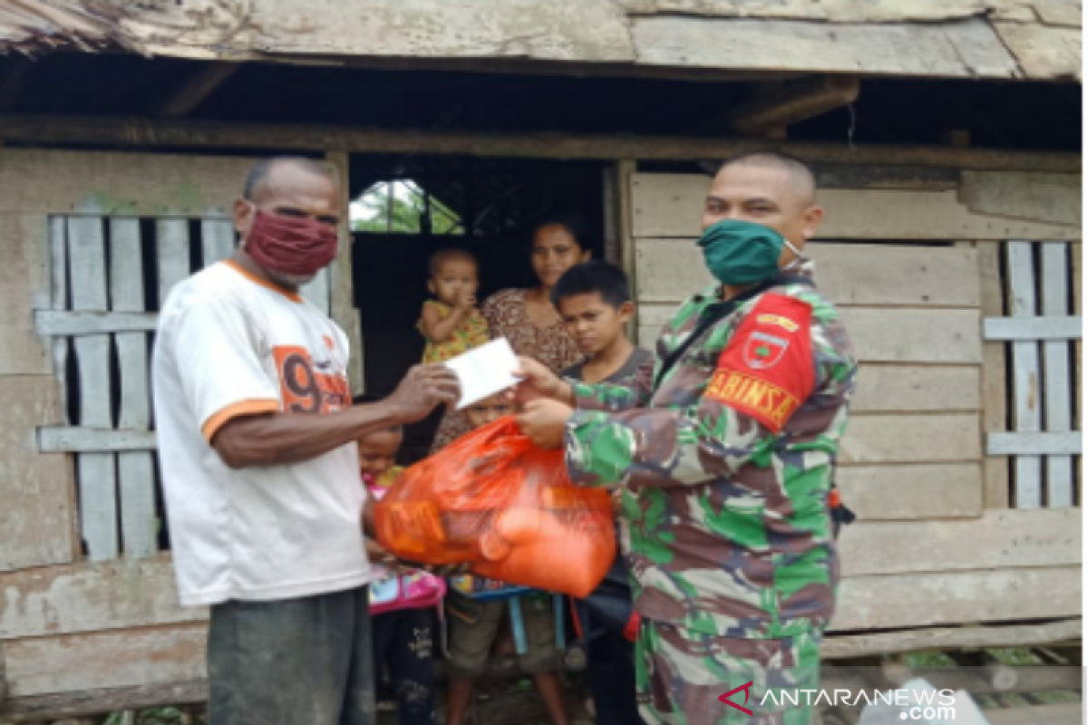 Jelang Idul Fitri, Babinsa Koptu Trisna sisihkan gaji untuk sembako warga