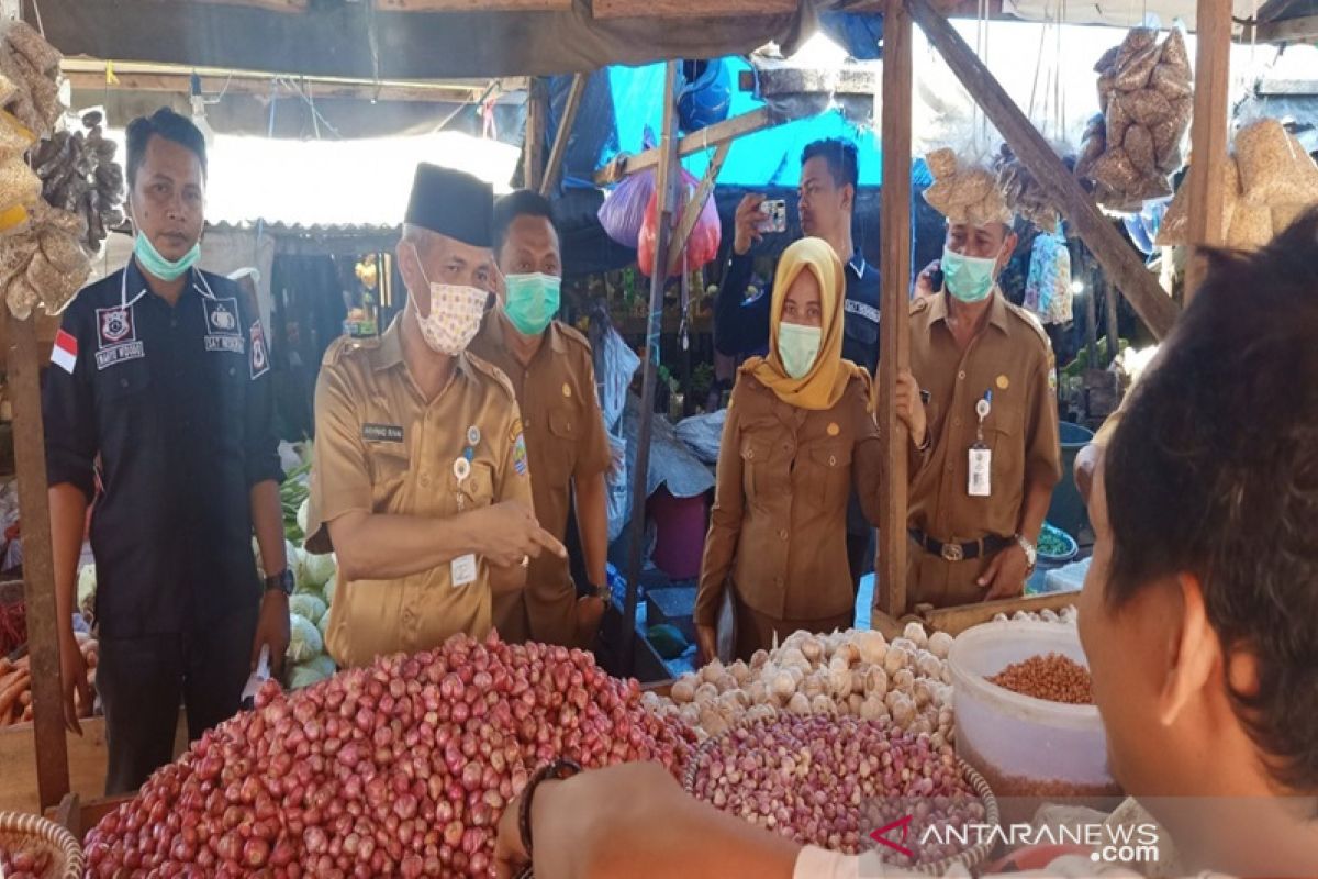 Jelang Idul Fitri harga barang kebutuhan pokok di wilayah Kotabaru melonjak