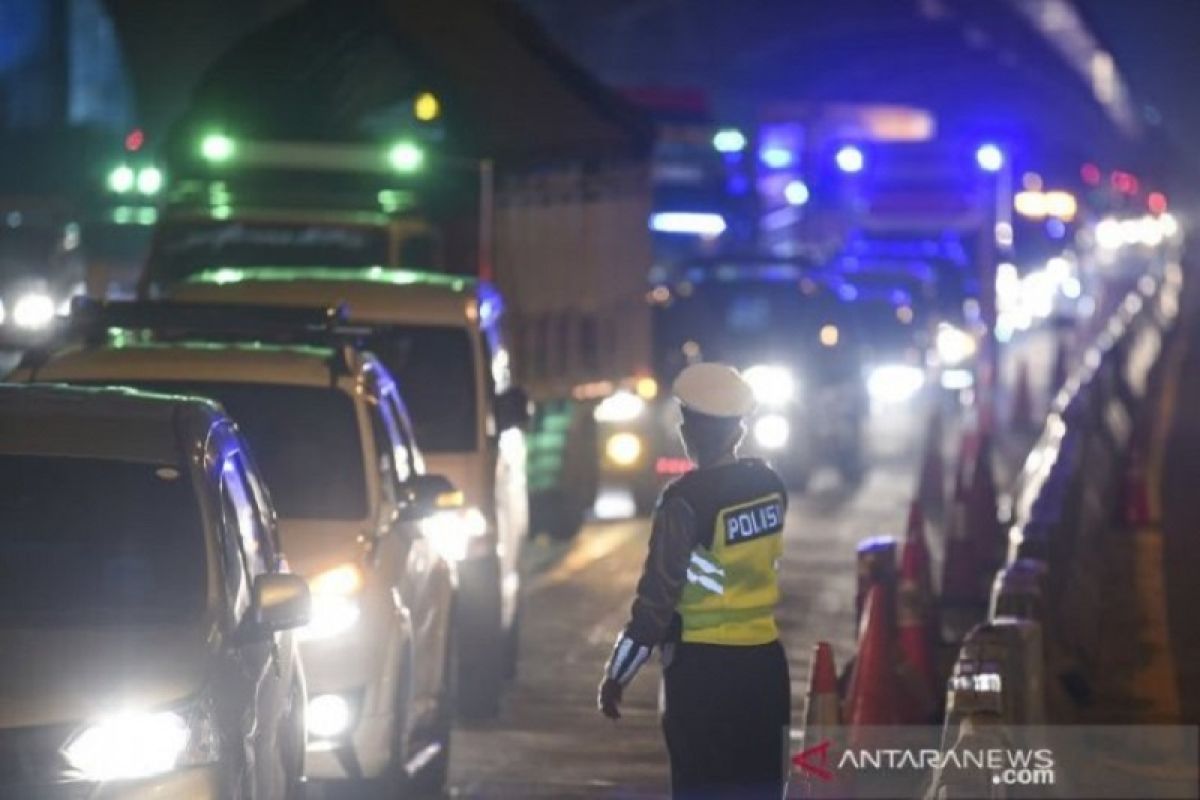 Sebanyak 4.003 kendaraan "maksa mudik" disuruh putar balik ke Jakarta