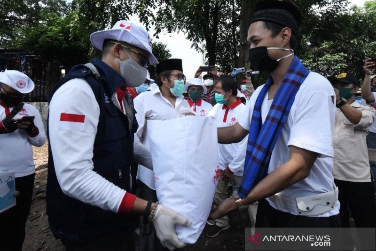 Relawan Indonesia Bersatu beri bantuan sembako mahasiswa perantauan di Jakarta