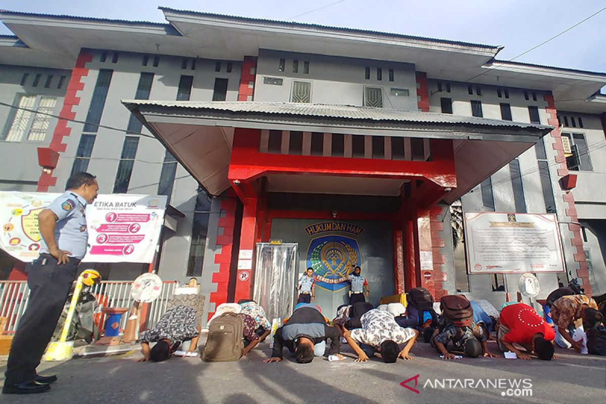 Ratusan napi Lapas Padang terima remisi khusus Lebaran