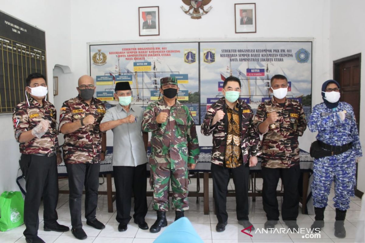 7 kompleks perumahan TNI/Polri dipasok bantuan sembako