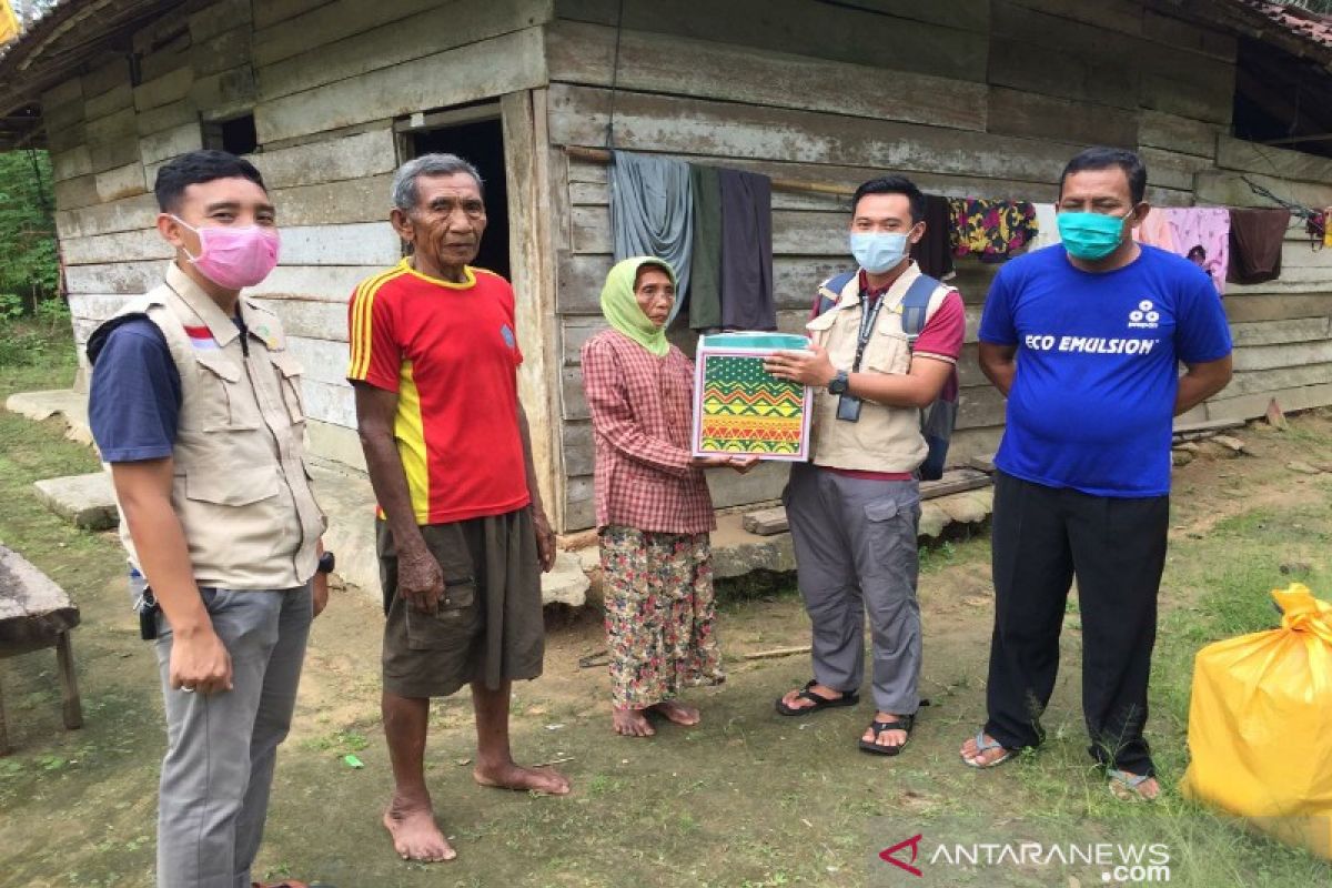 LRSLU Minaula Kendari mengunjungi nenek Fatimah Lansia di Konawe Selatan