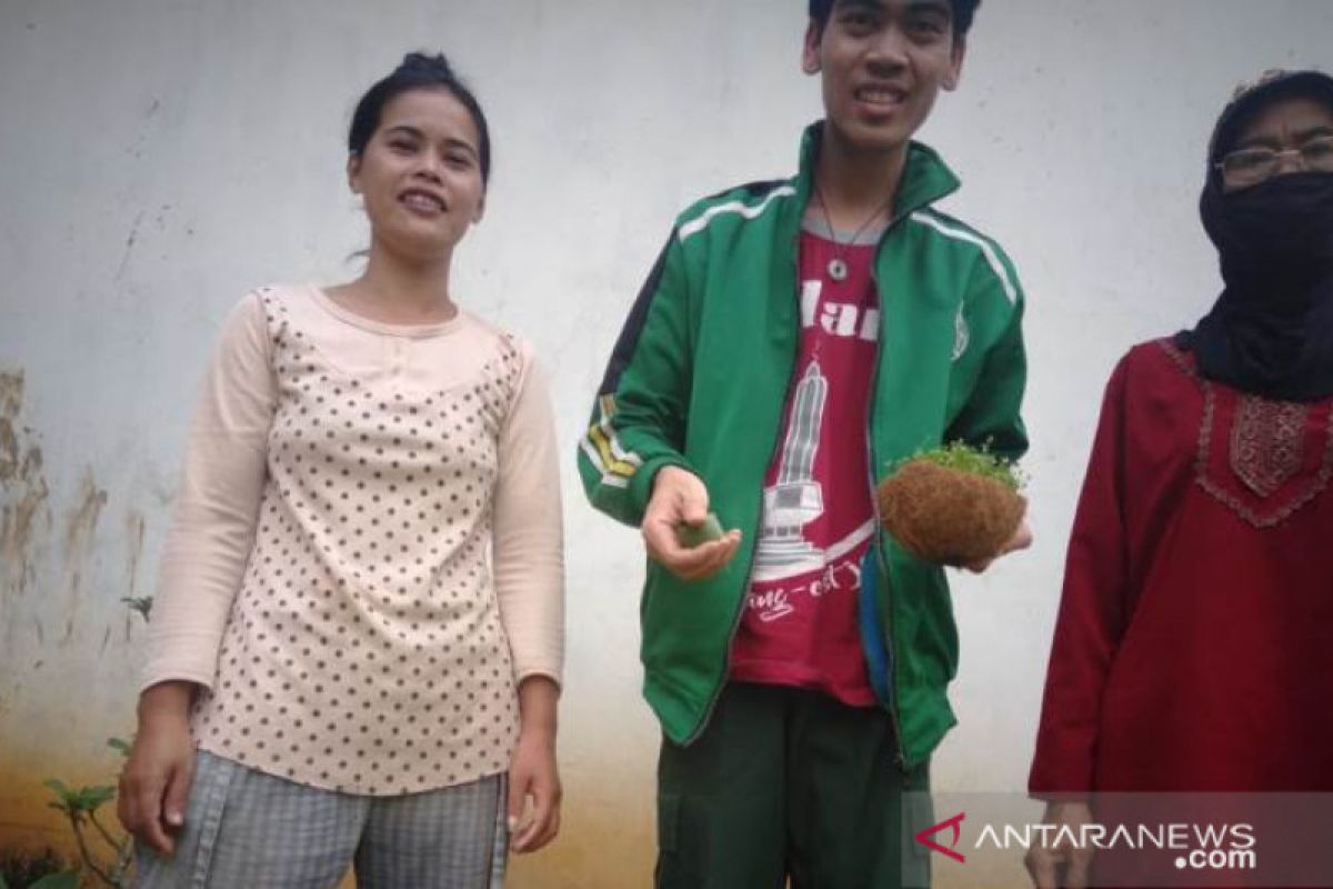 Semasa COVID-19, mahasiswa Polbangtan Medan ajak wanita tani Sumsel tanam sawi