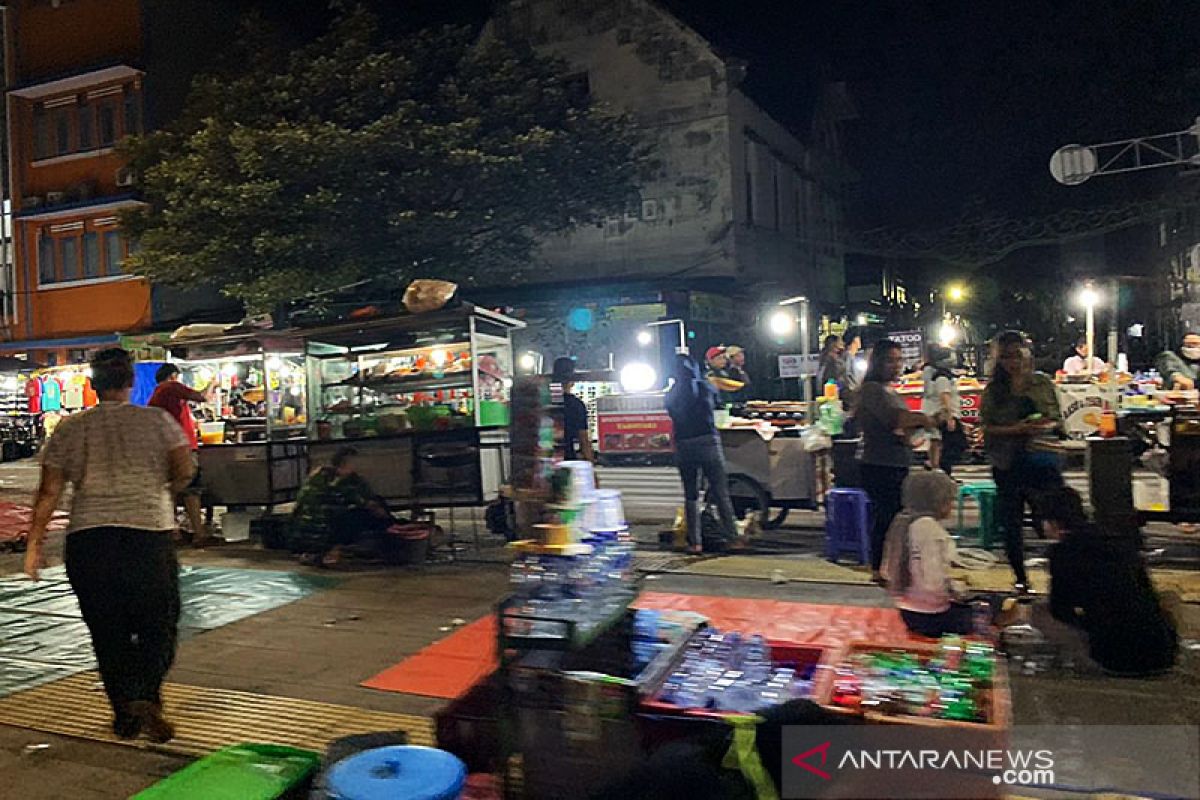 Kawasan Kota Tua ramai pengunjung di malam takbiran