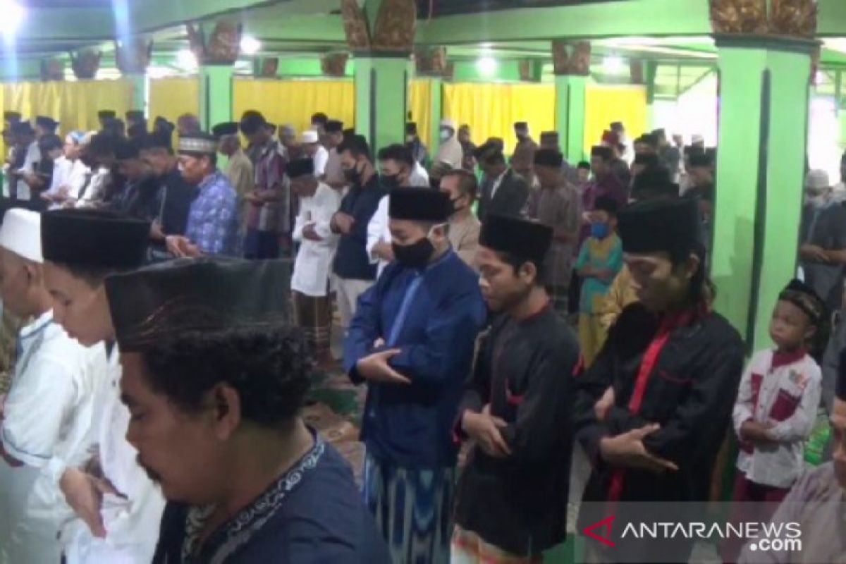 Jamaah Salafiyah di Magetan  Shalat Idul Fitri hari ini