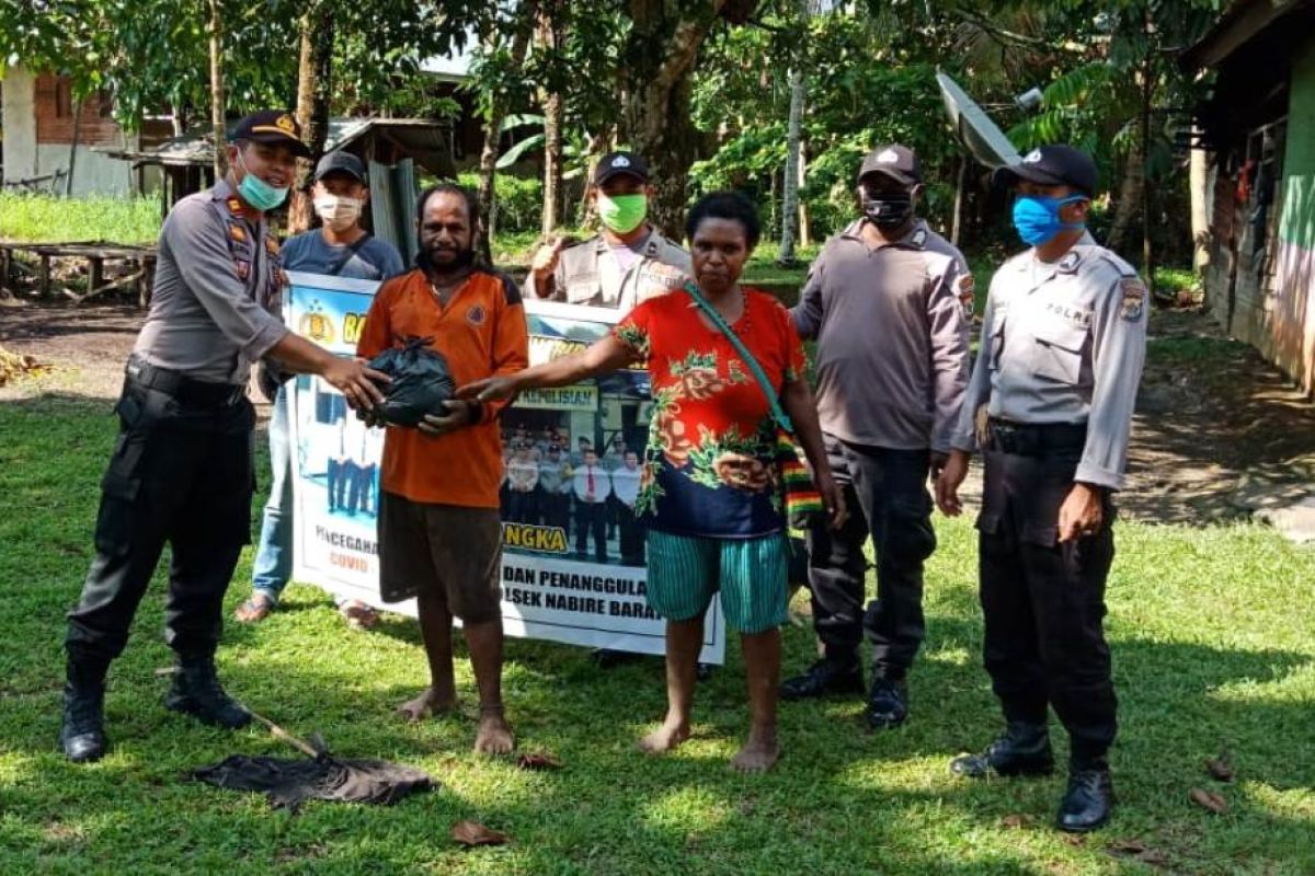 Polsek Sota bagikan sembako di perbatasan RI-PNG jelang Idul Fitri