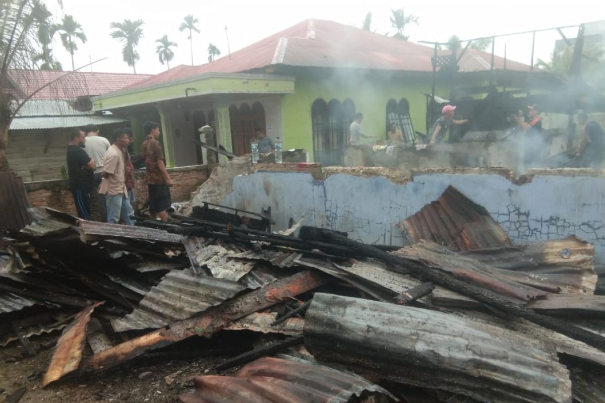 Dua ruko terbakar di Aceh Timur