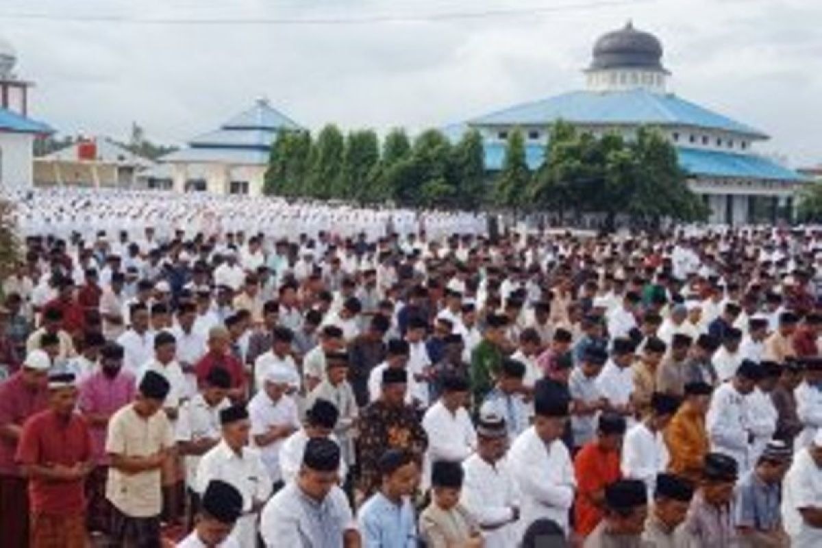 Hari ini, ribuan umat Islam di Nagan Raya Aceh dan Pulau Ambon laksanakan Shalat Idul Fitri