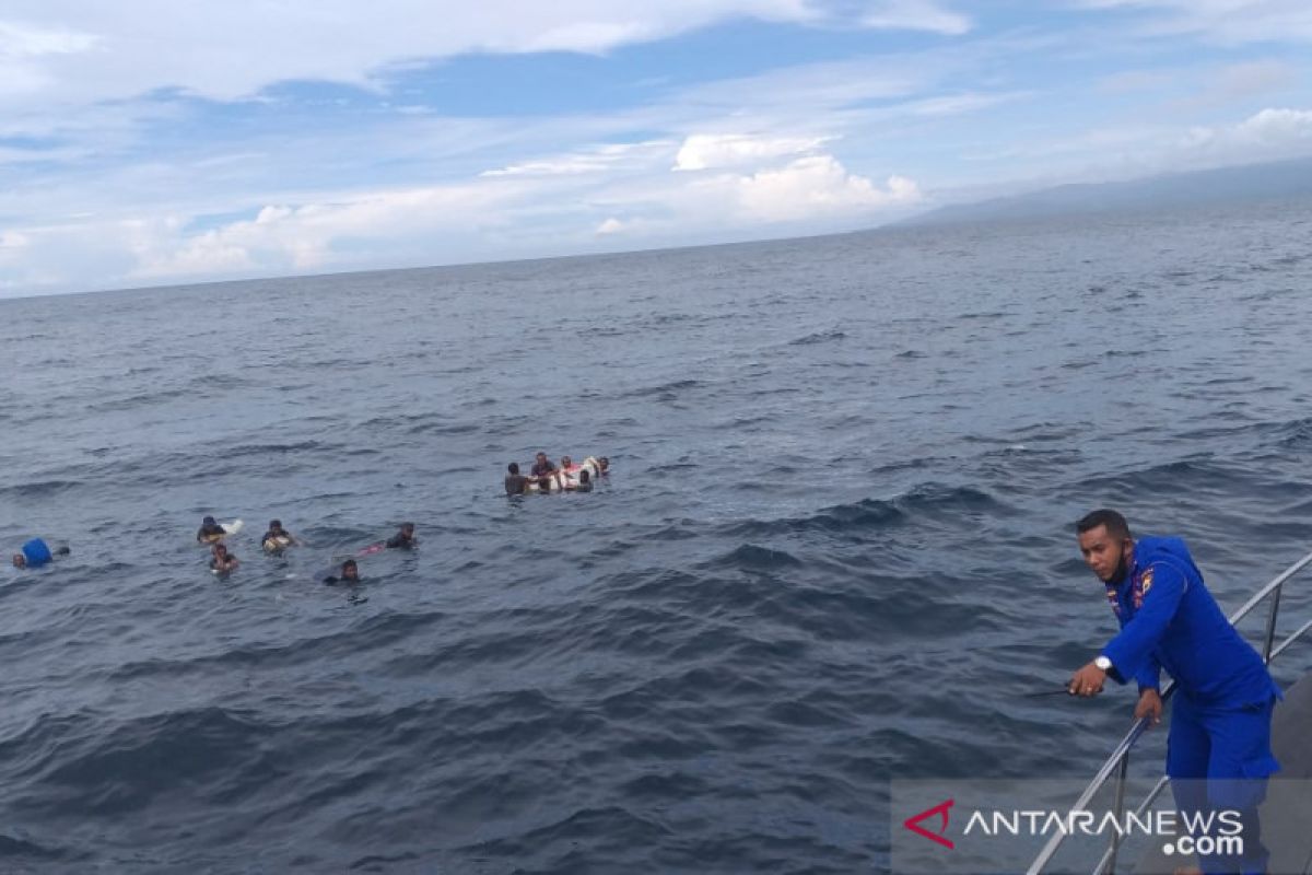 Kapal tenggelam, belasan ABK KM Samena 02 ditemukan terapung di laut