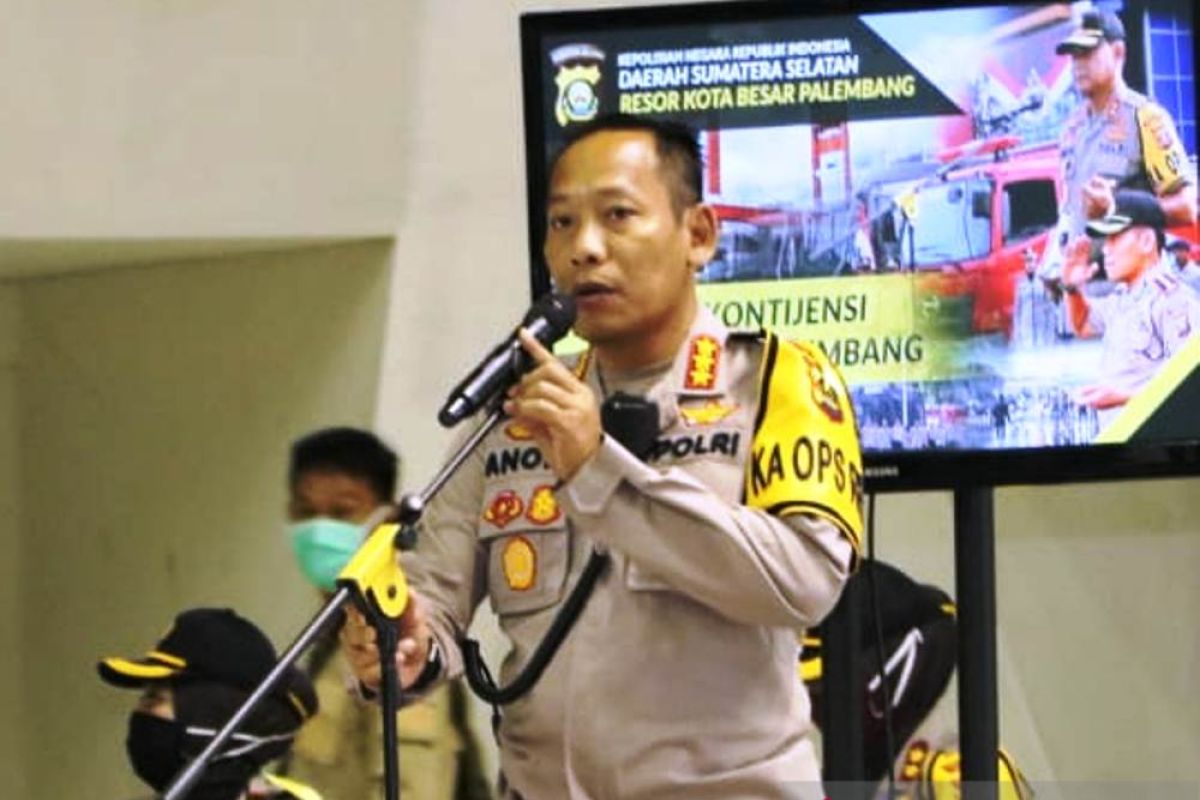 Ratusan personel Polrestabes diturunkan bubarkan konvoi takbiran di Kota Palembang