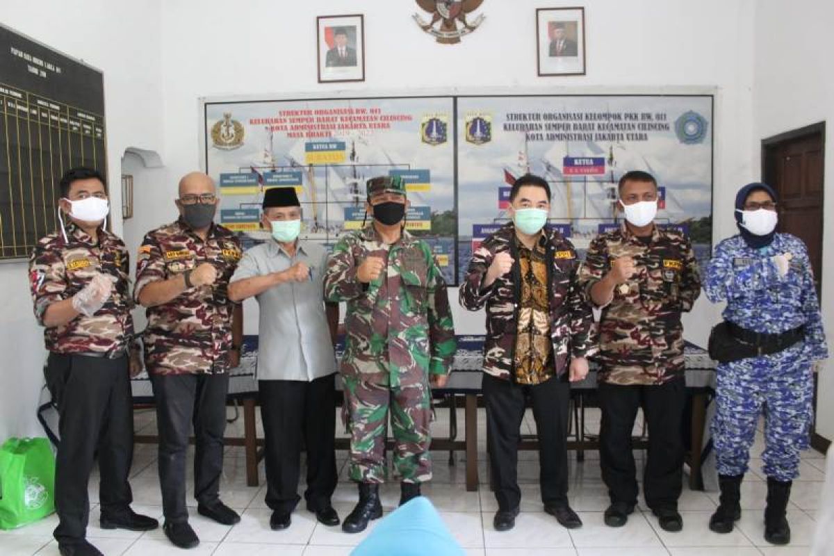 Tujuh kompleks Perumahan TNI/Polri dipasok bantuan sembako