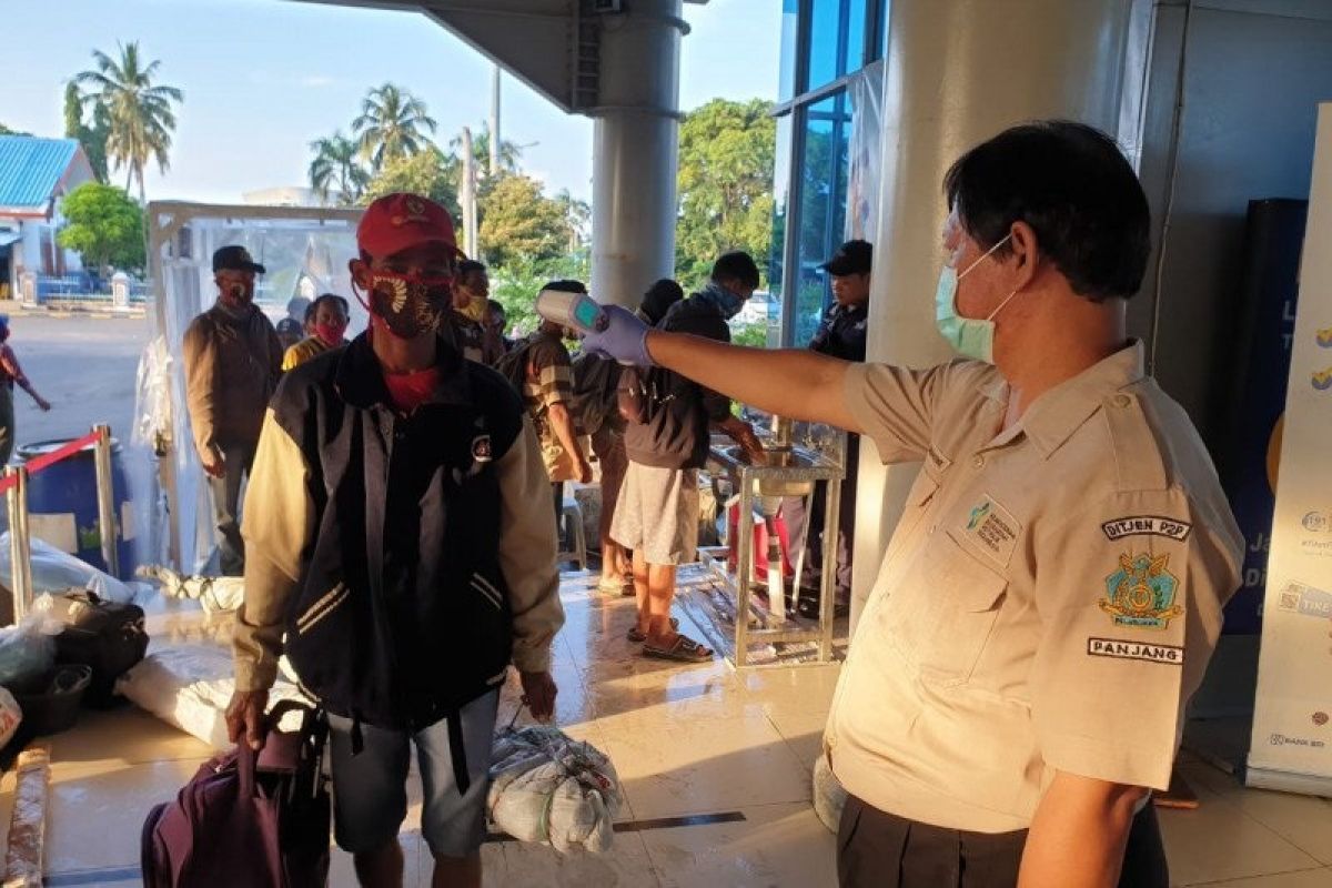 Sebanyak 2.447 orang mudik melalui Pelabuhan Bakauheni hingga Sabtu pagi