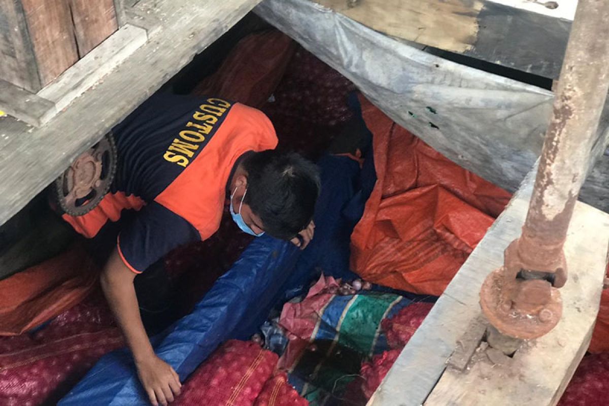 Bea Cukai gagalkan penyelundupan 24,5 ton bawang di perairan Aceh