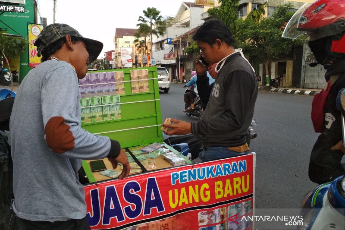 Omzet jasa penukaran uang di Kudus anjlok