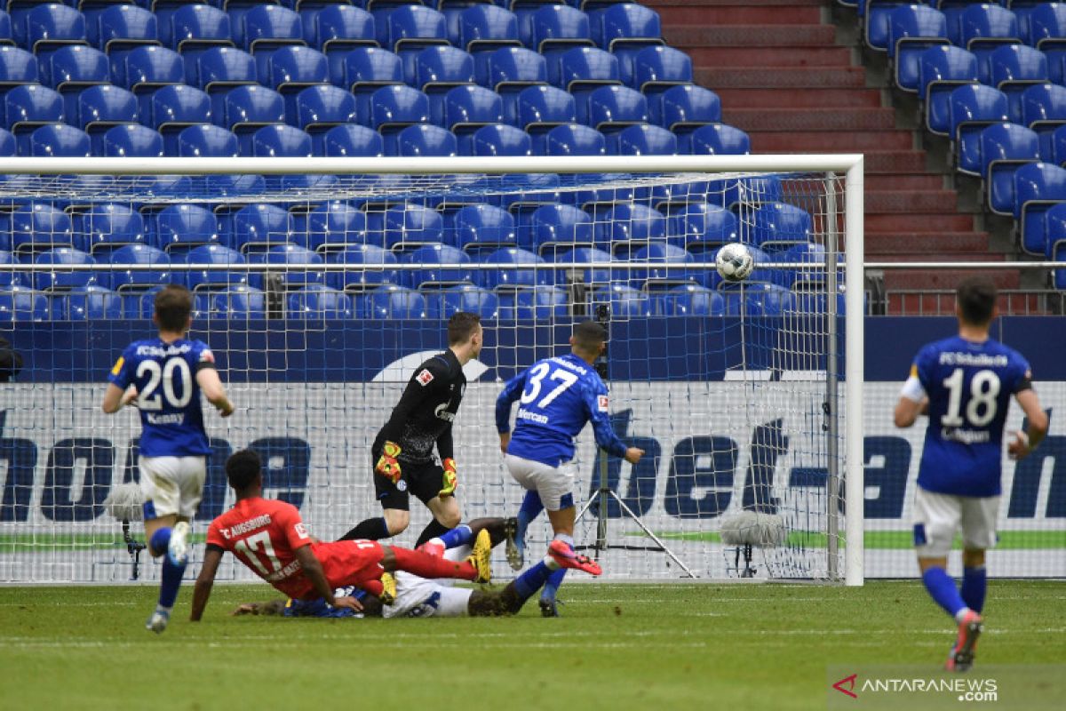 Augsburg menang tiga gol tanpa balas di markas Schalke dalam  Liga Jerman