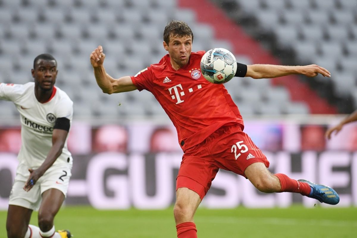 Bayern mantap di puncak seusai lumat Frankfurt 5-2