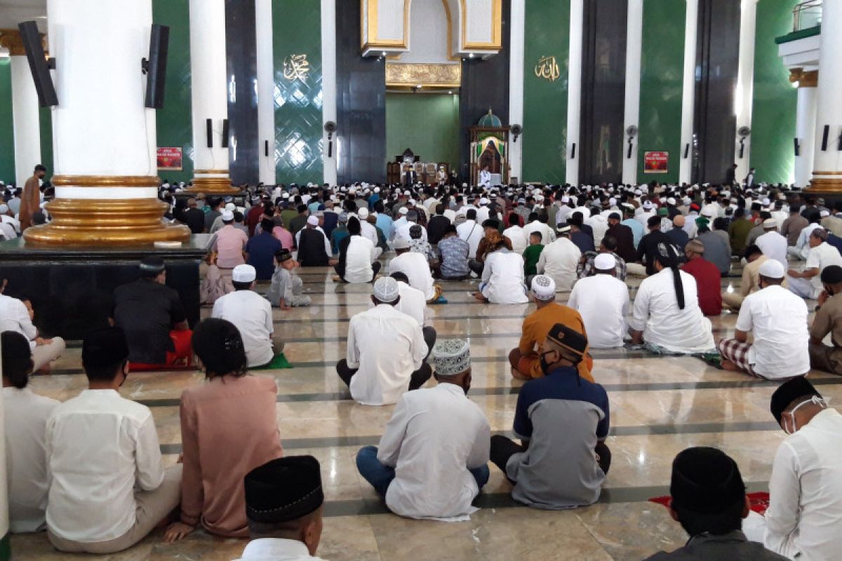 Khatib : Rasulullah SAW pernah menerapkan  physical distancing