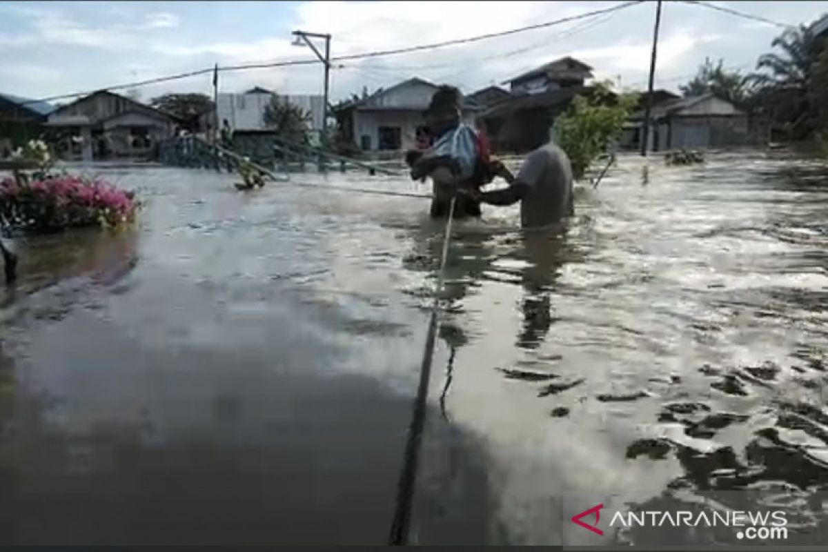 Banjir di Samarinda Kaltim meluas, sejumlah akses jalan lumpuh total