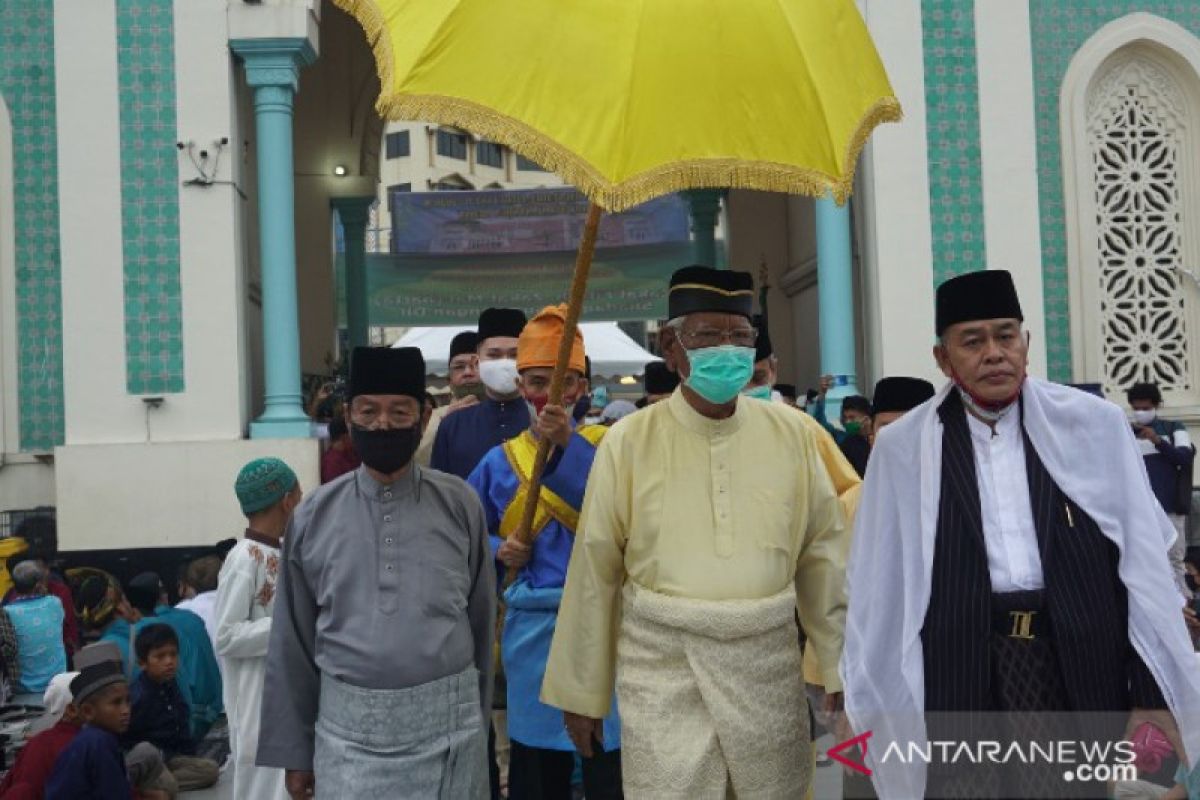 Sultan Deli shalat Id bersama ribuan warga di Masjid Raya Medan