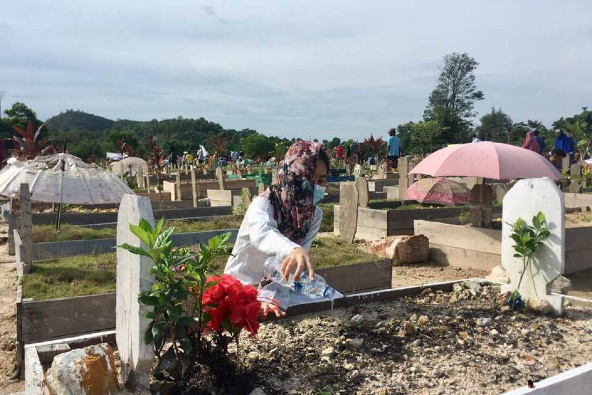 Tradisi unik lebaran di Natuna salam tempel dan uang kubur