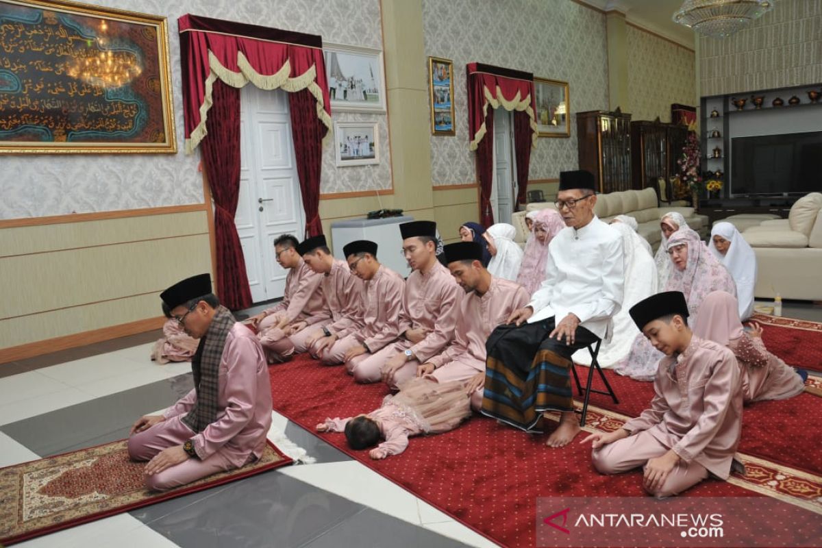 Pemprov Sumbar tak gelar salat Id, gubernur "di rumah aja"