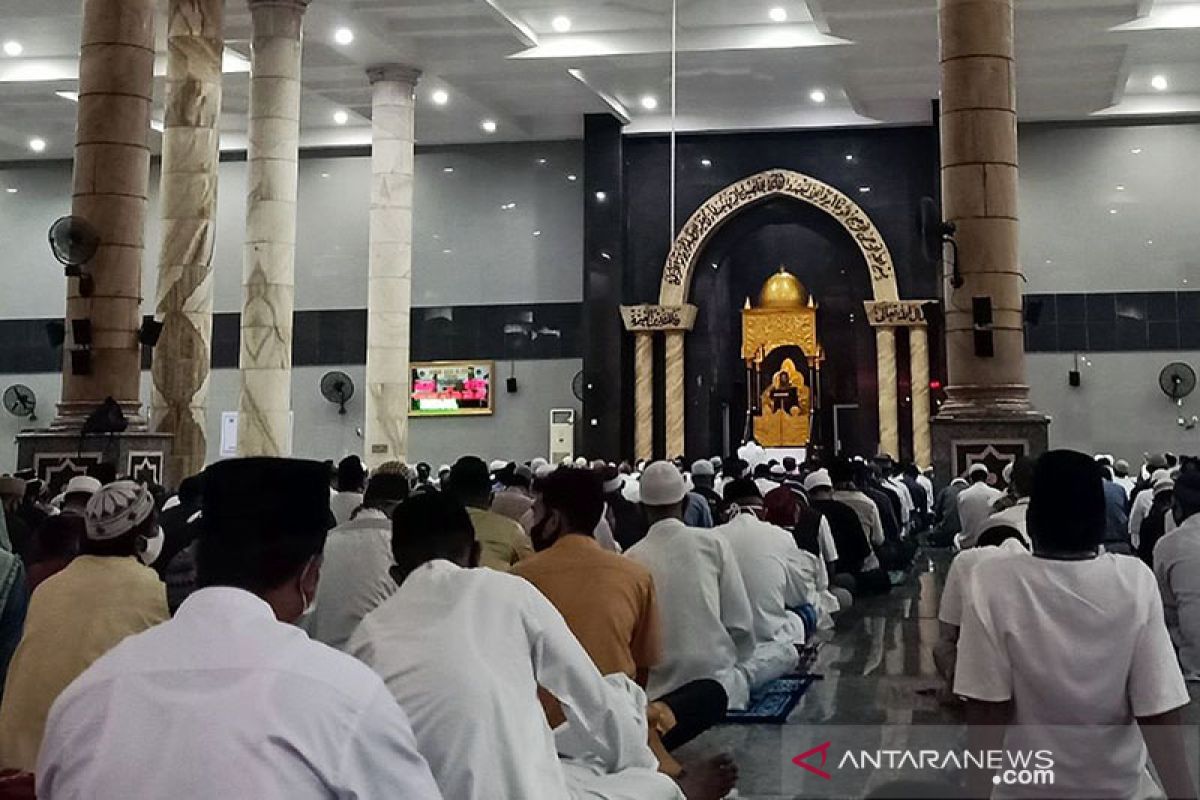 Khatib Masjid Raya Alfatah sebut obat ampuh COVID-19 kesabaran-iman