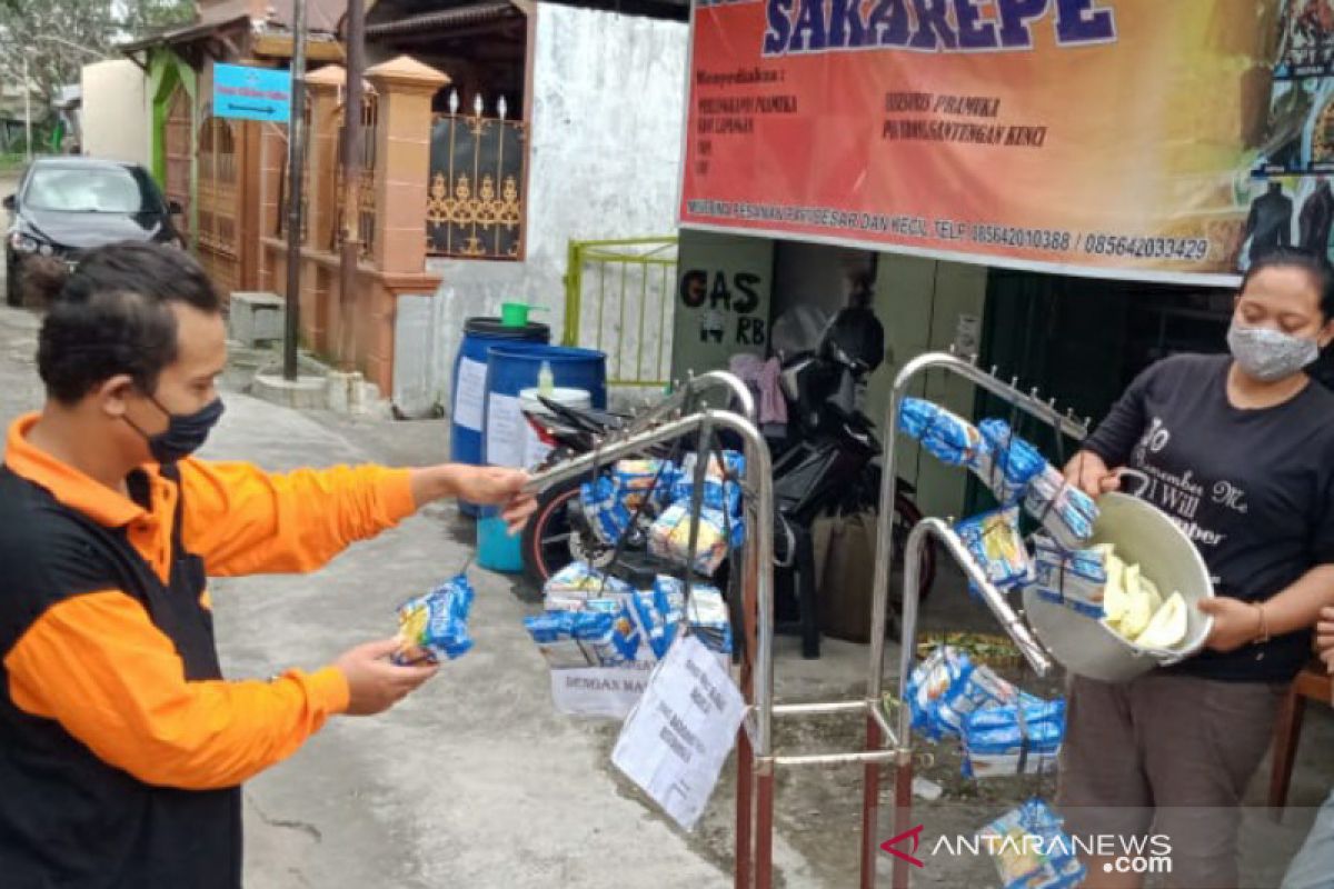 Dirikan "Jemuran Berbagi", warga Solo berbagi rezeki di tengah pandemi