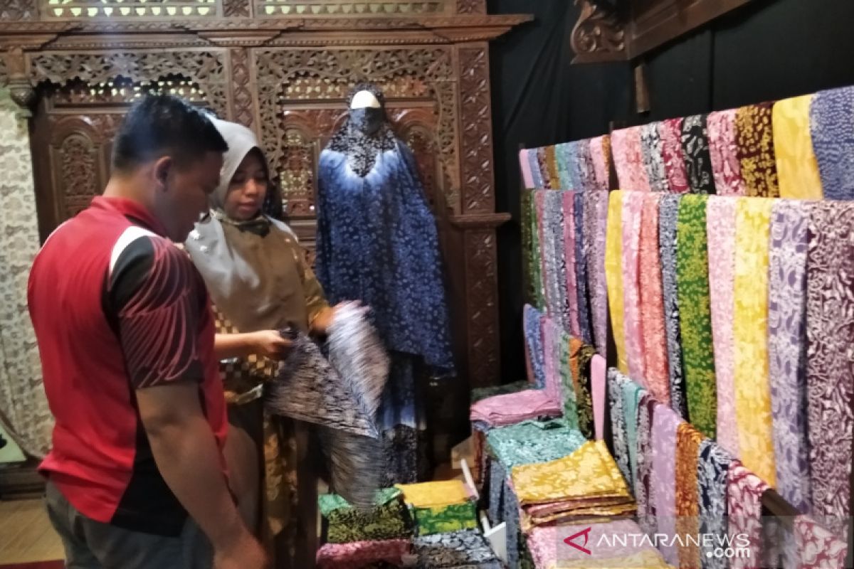 Omzet pengrajin batik di Kudus anjlok 50 persen