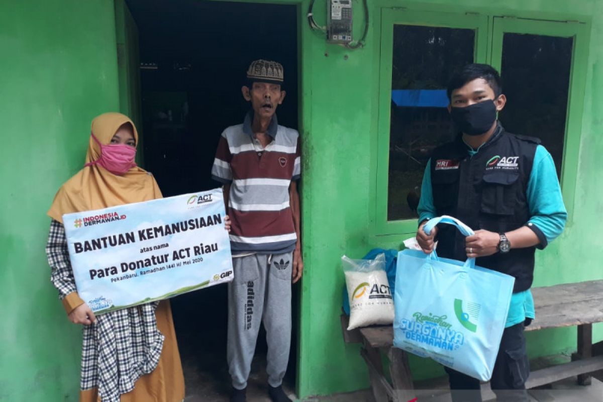 Membantu Kakek Basri di Kampar bersama ACT