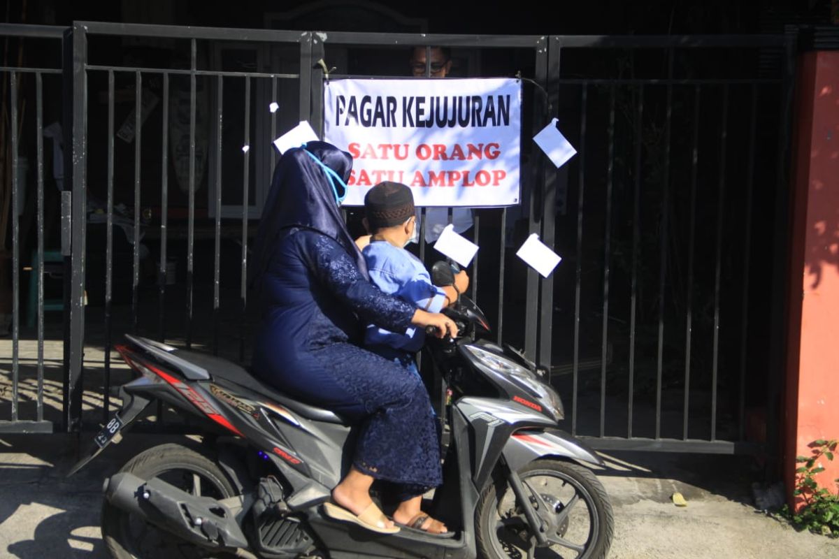 Warga Sidoarjo pertahankan tradisi lebaran di tengah pandemi corona