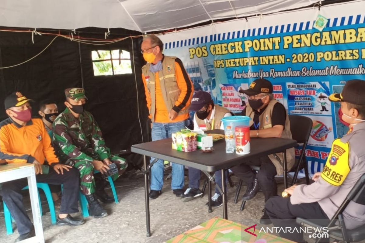 Bupati dan Sekda bersama Tim Gugus Tugas sambut kedatangan GTPP COVID-19 Kalsel di HST